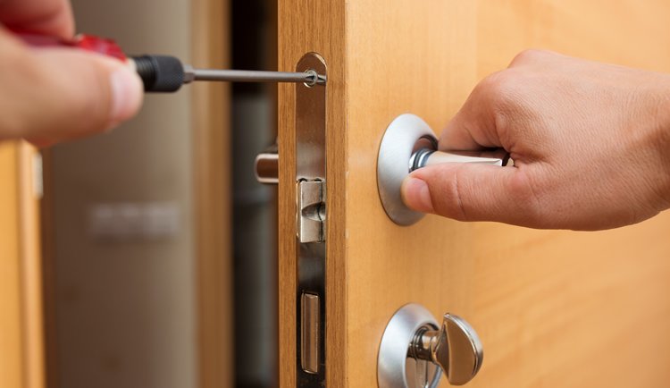 Instalação/Manutenção Portas